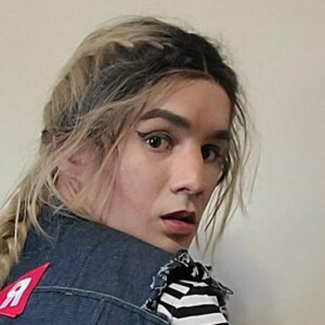 Brenna Knight étoile nue collection