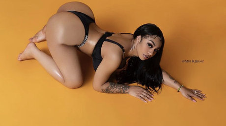 FineAssYonna star du porno belle galeries