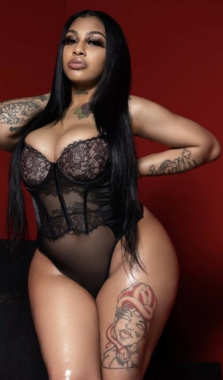 FineAssYonna actrice libre galeries