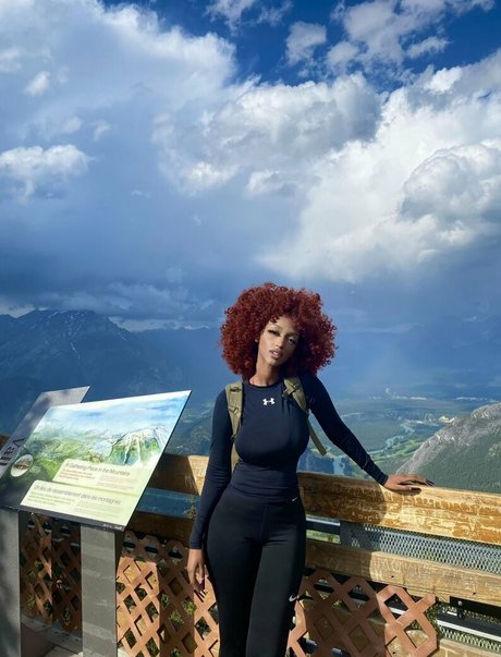 Solaya Ismail haut étoile des photos