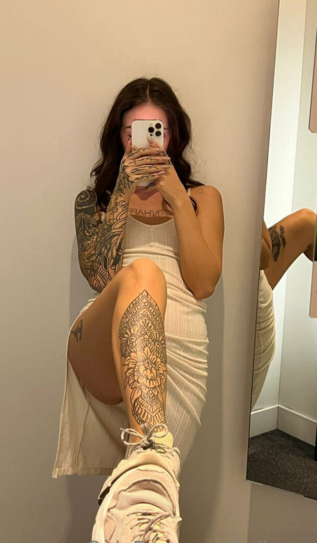 solo aux gros seins uniquementfans nus pornographiques galeries