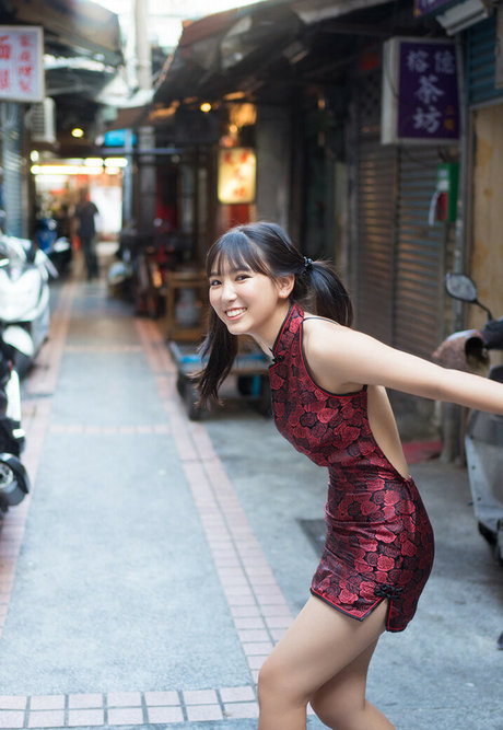 Aika Sawaguchi modèle pornographique collection