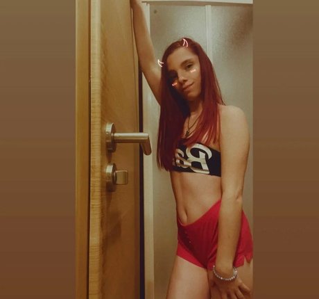 Oceane Licorne star érotique img