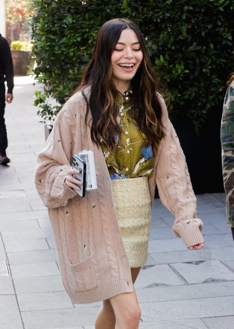 Miranda Cosgrove modèle magnifique photo