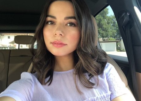 Miranda Cosgrove haut modèle des photos