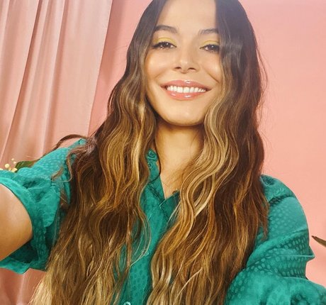 Miranda Cosgrove top star archive