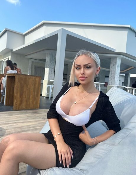 Alicia Bell star du porno exclusive photo