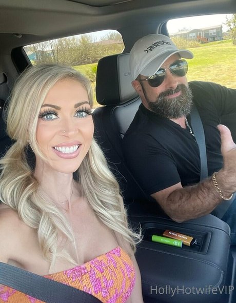 hollyhotwifevip actrice libre des photos