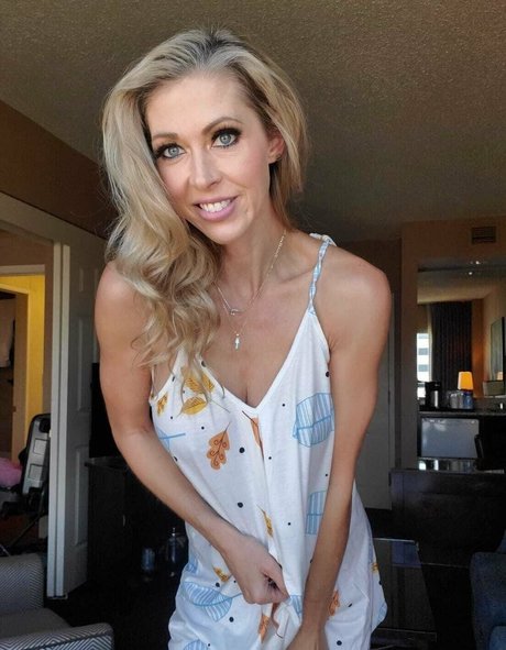 hollyhotwifevip modèle image