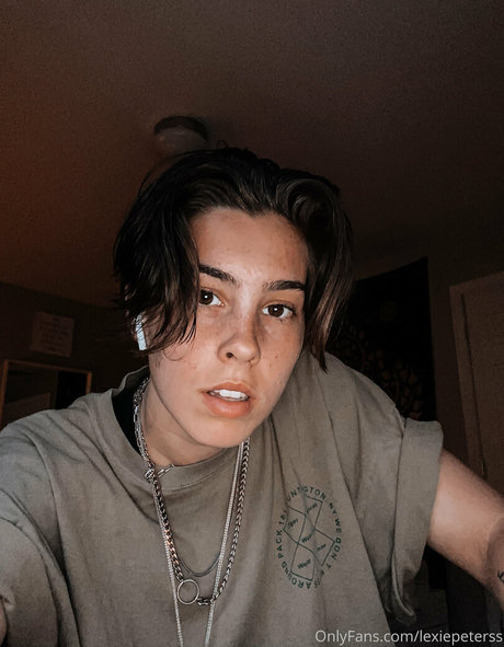Lexiepeterss actrice érotique archive