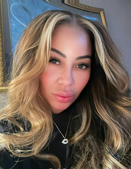 hazelebaby actrice sexy images