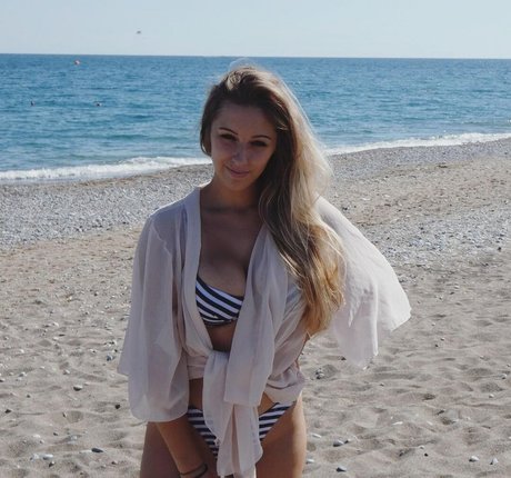 Chloe Smart modèle sexy archive