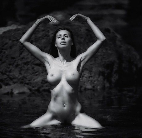 Diana Gabrovska modèle nu image