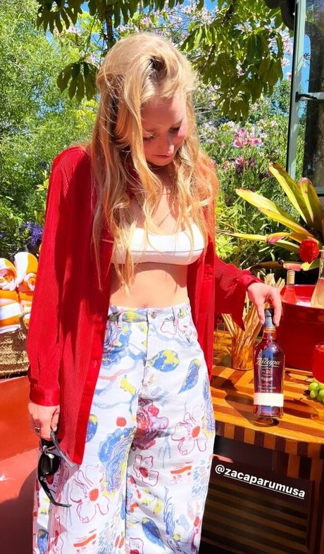 Molly Baz modèle meilleur images