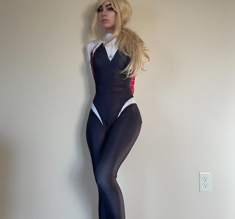 Awkspew roo2 actrice artistique archive