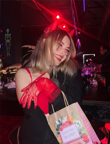 Ahrinyan modèle joli photos