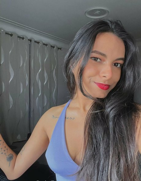 bustypetitemyra actrice pornographique galerie