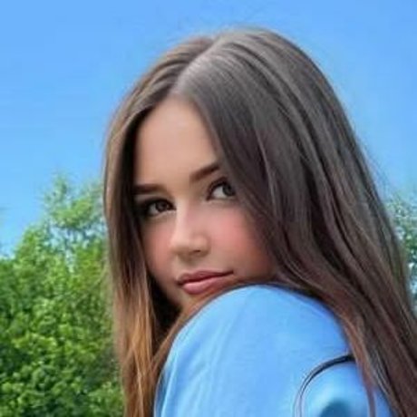 Contentit Deani Ness modèle exclusif image