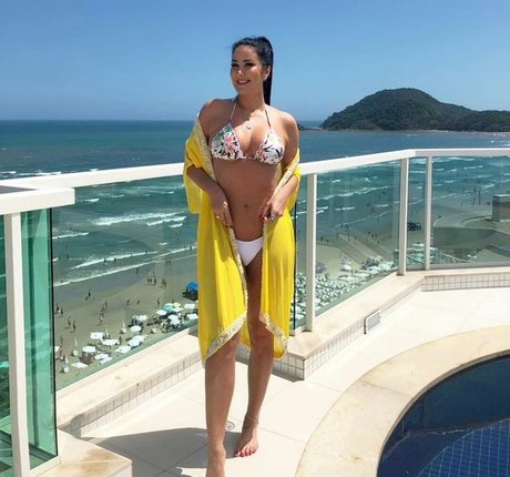 Helen Ganzarolli étoile adulte photo