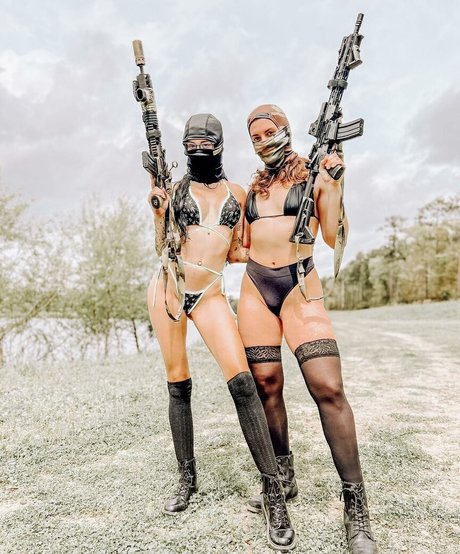 Gun Bunnies star du porno gratuit img