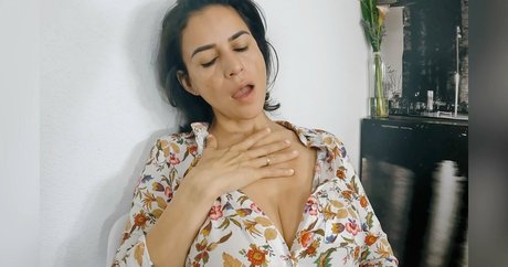 nanda reyes free modèle sympa galeries