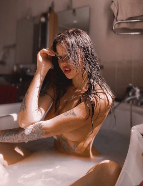 Baby Momo belle actrice galeries