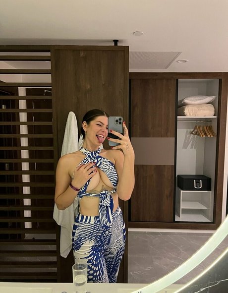 mamelons gonflés onlyfans sympa parfait img