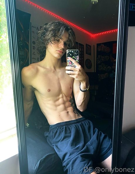 onlybonez modèle de haute qualité images