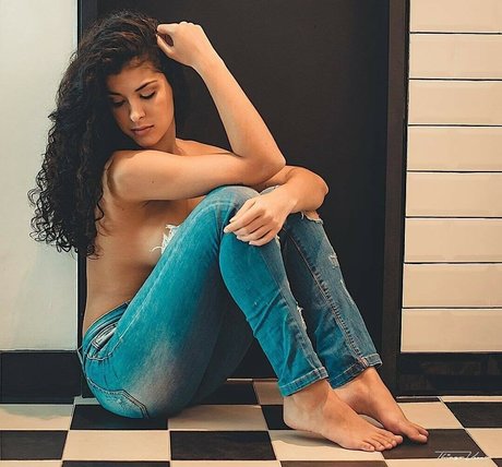 Giovana Fagundes star du porno de haute qualité image