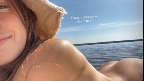 Anastasiagav modèle nu collection