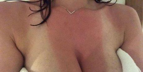 Dakota Blue Richards actrice de nus image