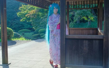 Saya Scarlet star du porno belle des photos