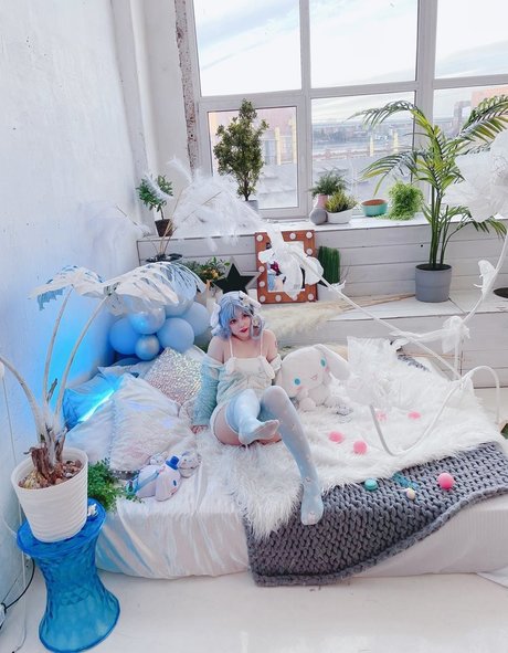 Saya Scarlet modèle des photos