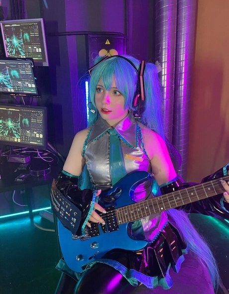 Saya Scarlet étoile hd photos