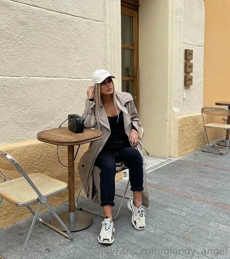 blondy angel jolie star du porno images