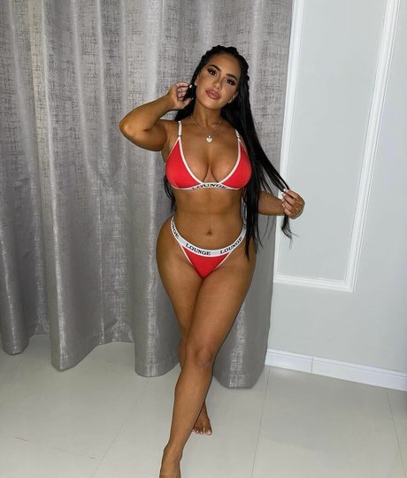 Milla Jasmine art modèle galerie