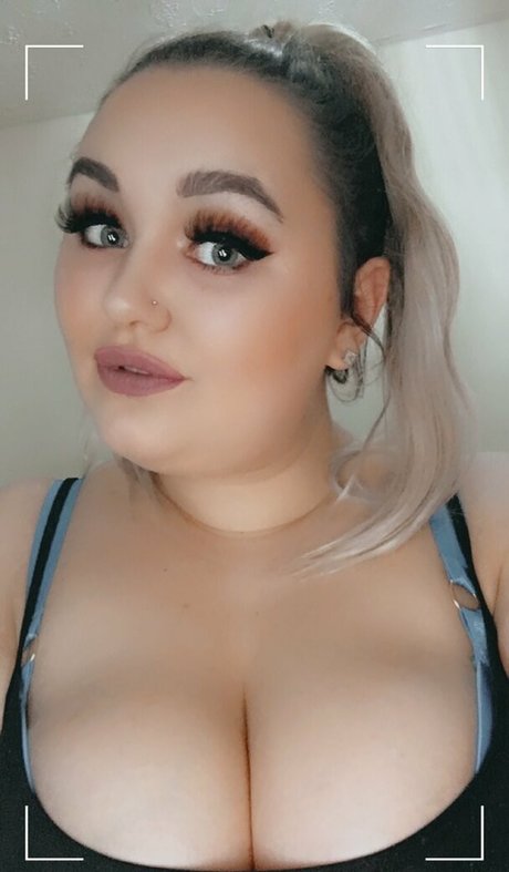 btattooed angel actrice de grande qualité image