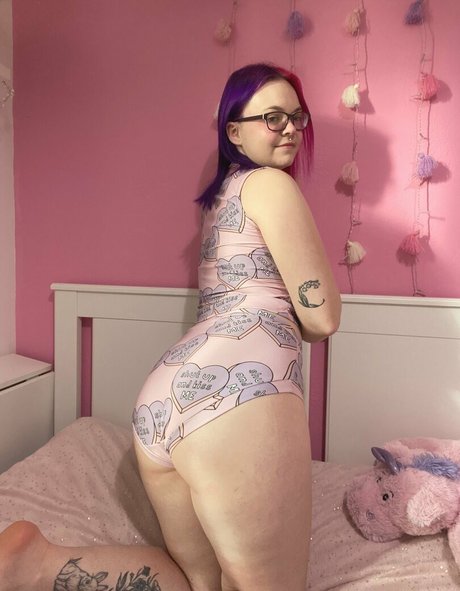 chatte ado onlyfans nu en haute qualité img