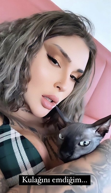 Damla Ozden modèle porno galerie