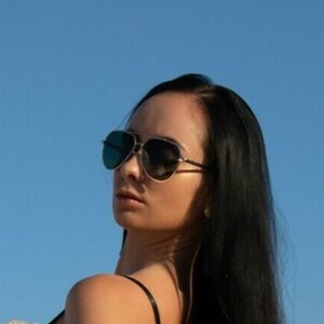 milf blonde uniquementfans chaud érotique archive