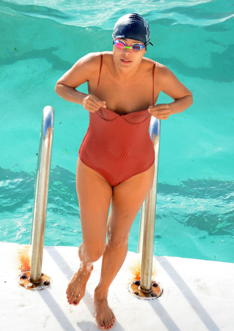 Nathalie Kelley modèle sexy image