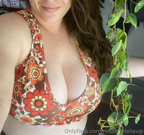 misscordeliavip modèle sympa archive