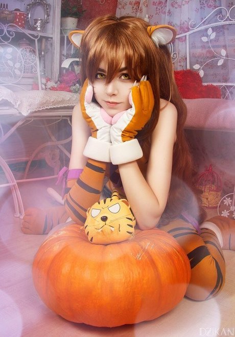 Yuumi SG modèle nu des photos