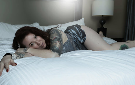 hazzardousmaterial modèle xxx photos