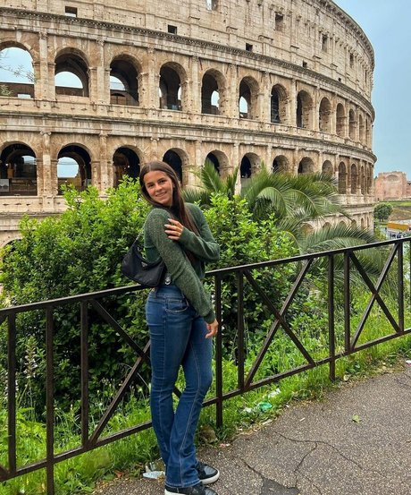 maman asiatique onlyfans top magnifique photo