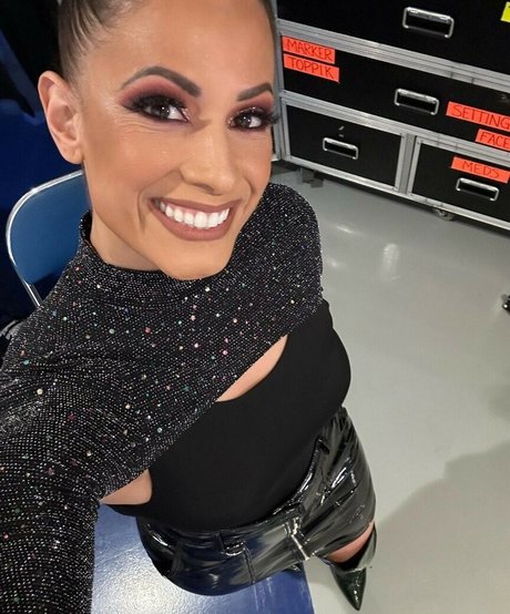 AEW Dasha Kuret modèle adulte des photos