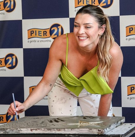 Rosamaria Montibeller art modèle des photos