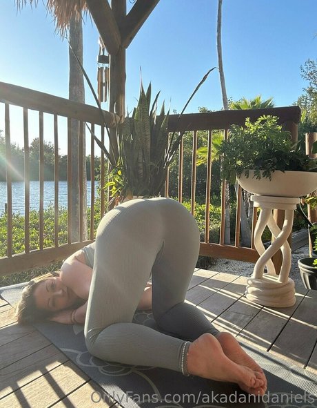 akadanidaniels top star photos