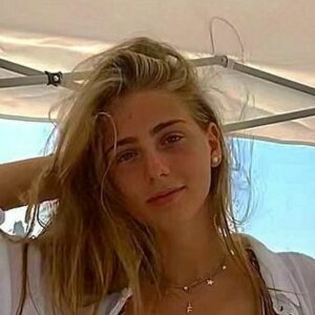 Francesca Salerno modèle magnifique img