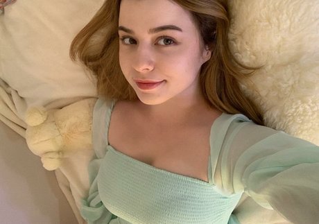 Aveykitty actrice artistique photos